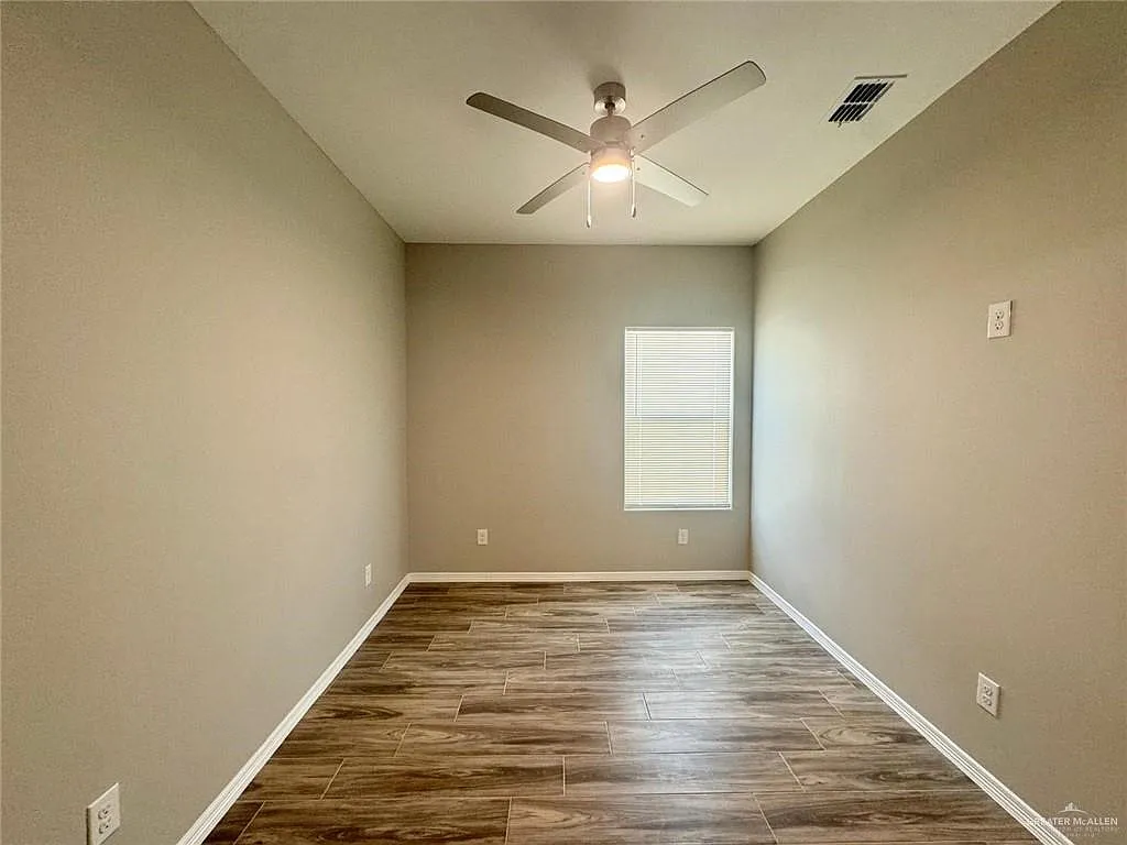 1 bed, 1.0 bath, 900 sqft, $900 — Photo 4