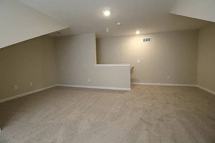 409 Halton Dr — Photo 27