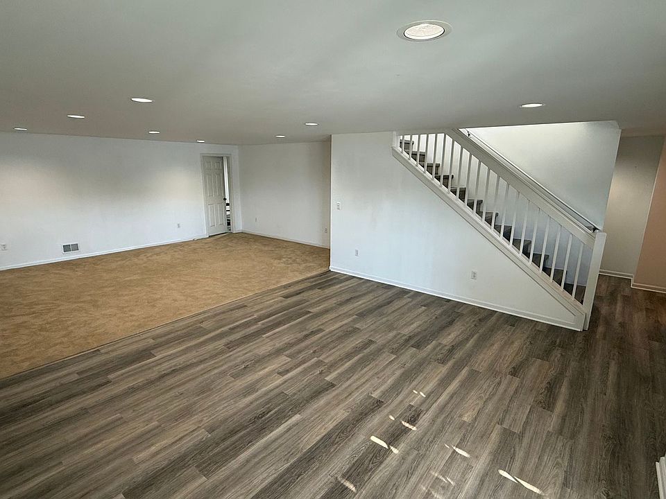 975 Watersedge Ct, photo 11