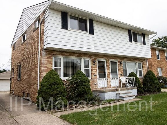 3rd image of 552 E 208th St #552