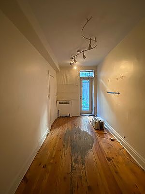 4th image of 147 E 61st St #1A