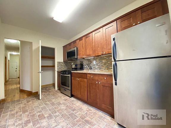 3rd image of 844 Saint Johns Pl APT 2L
