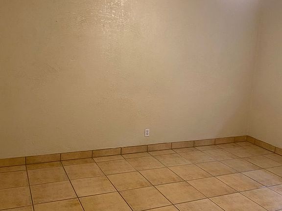 4th image of 909 N Grand #C