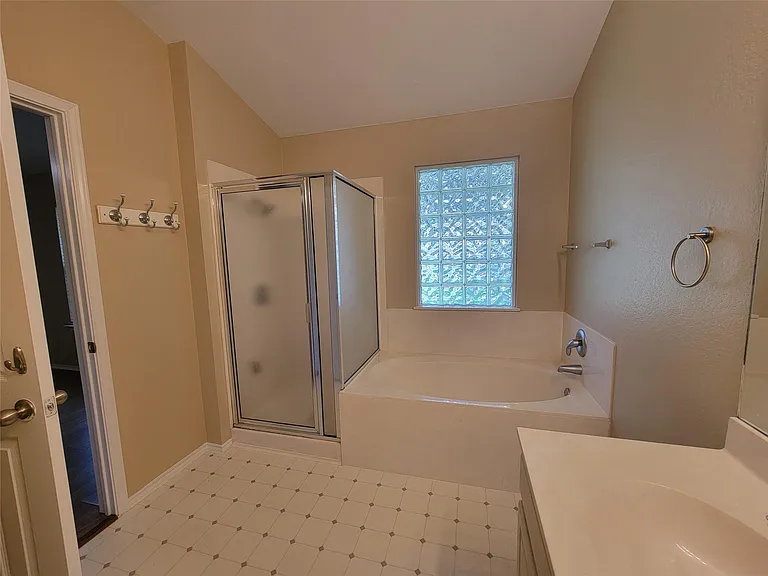 3307 Saint Genevieve Dr — Photo 10