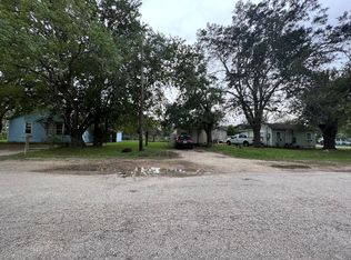 607-611 10th St, Palacios, TX 77465