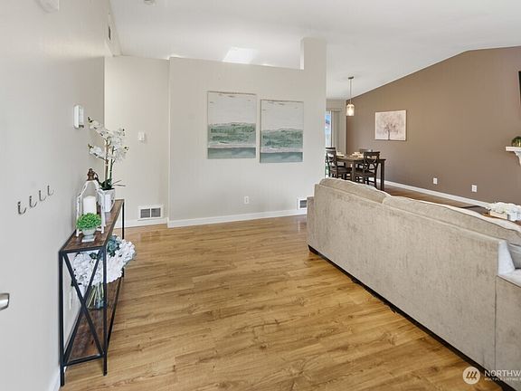 3rd image of 4304 116th Street NE