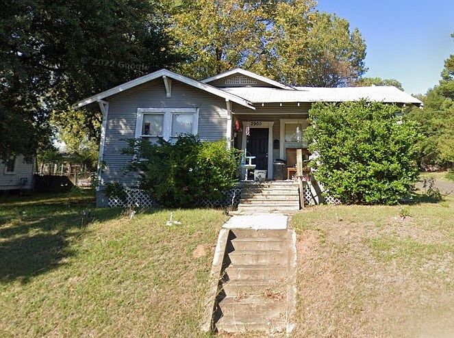 1st image of 2900 Lakeshore Dr