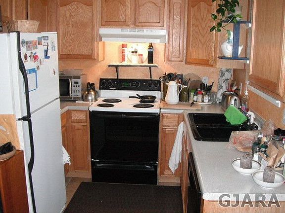 4th image of 608 1/2 Holland St