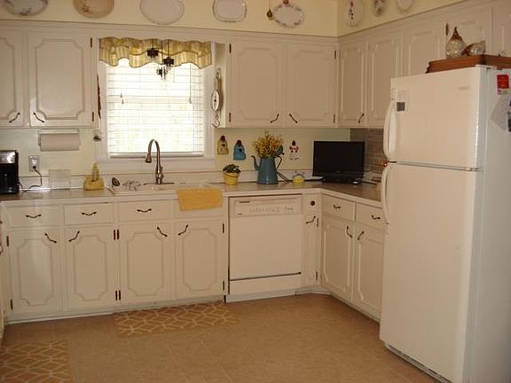 3rd image of 326 Rolling Hills 3rd St