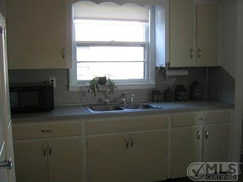 3rd image of 204 Diamond St
