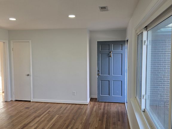 2nd image of 605 Winnetka Ave