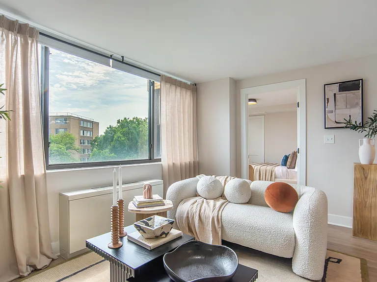 Connecticut House Apartments — Photo 28