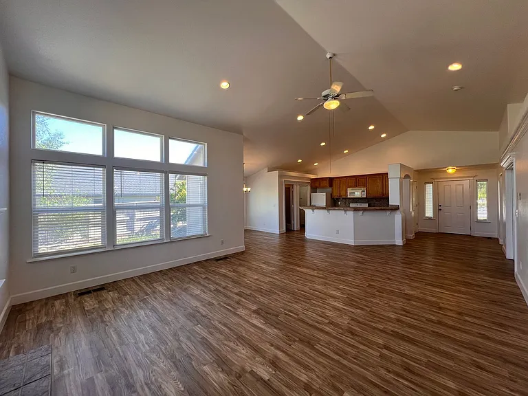 588 Wedge Ln — Photo 4