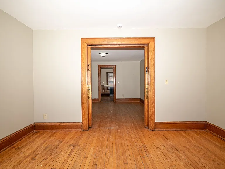 405-407 W Main St — Photo 27