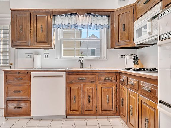 5th image of 431 Van Renssalaer Ct