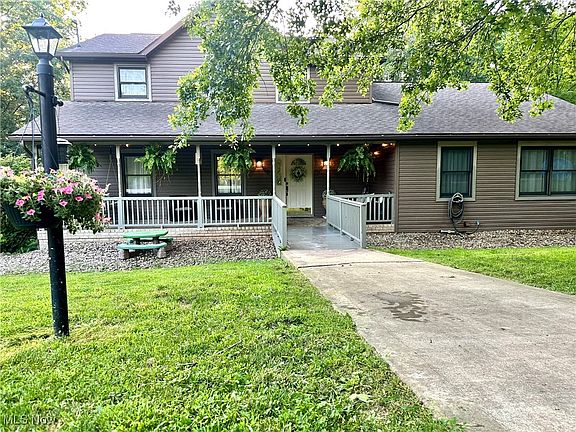 2nd image of 160 Crestwood Ct