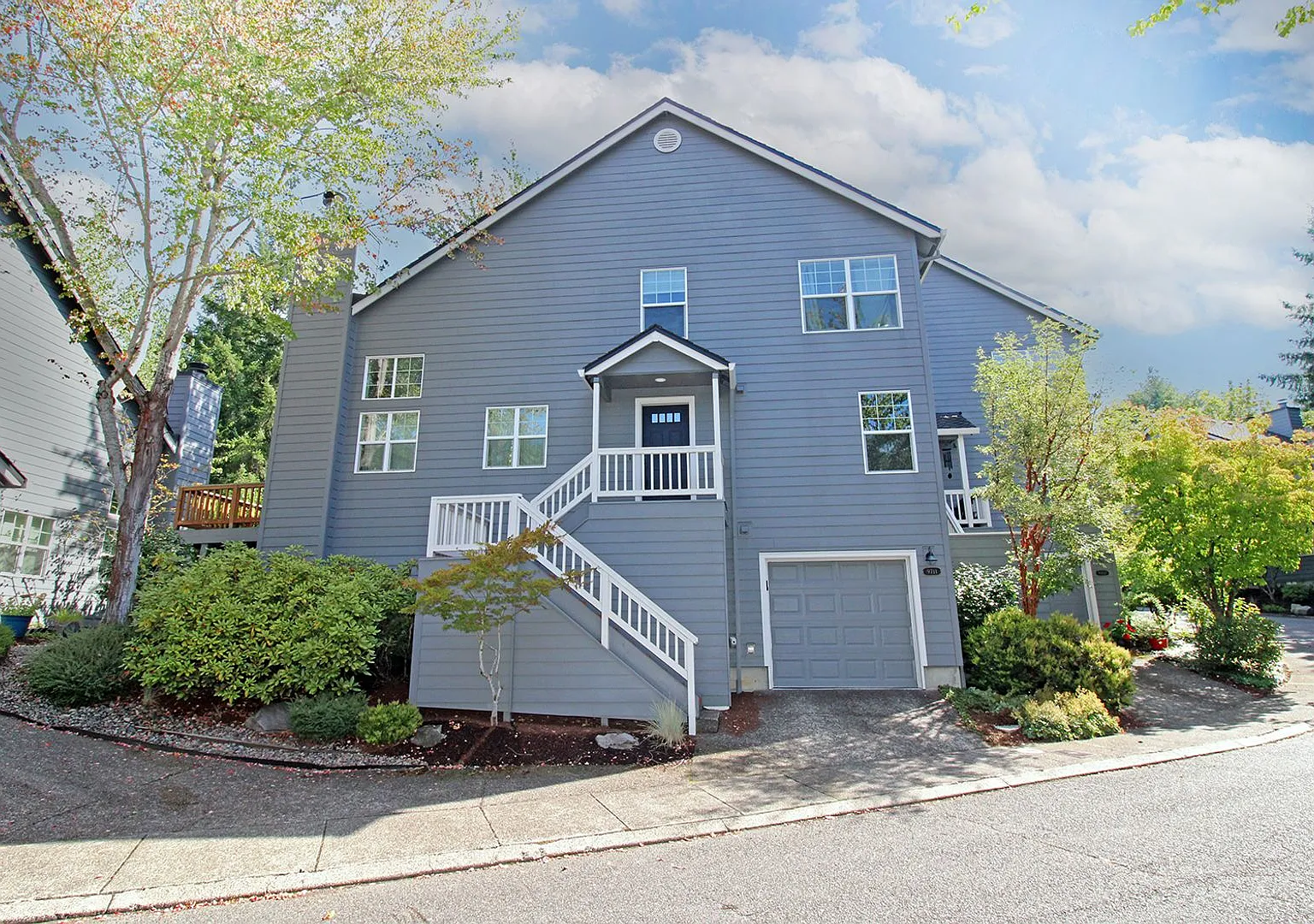 Contemporary 2 Bed/2 Bath NW Portland Heights Home — Photo 1