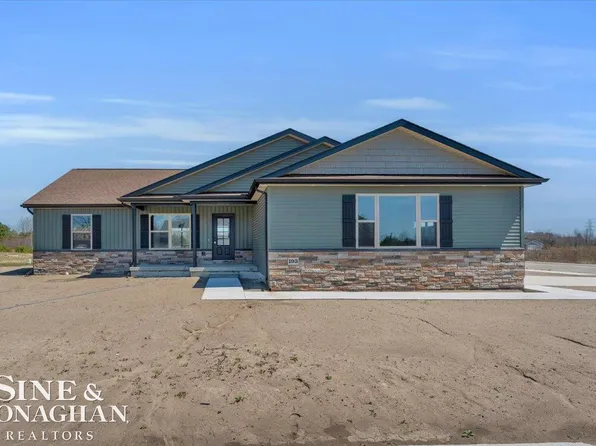 193 Oregon Ave, Marysville, MI 48040