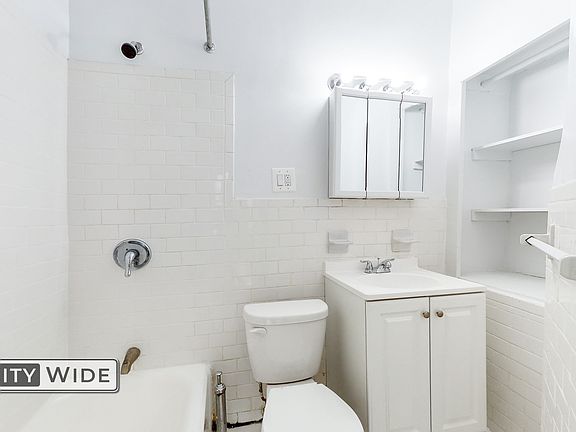4th image of 1043 Lexington Ave #4R