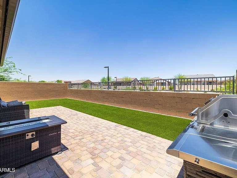 8924 W Solano Dr — Photo 30