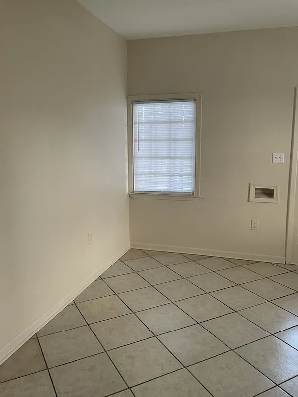 3 bed, 700 sqft, $1,800 — Photo 3
