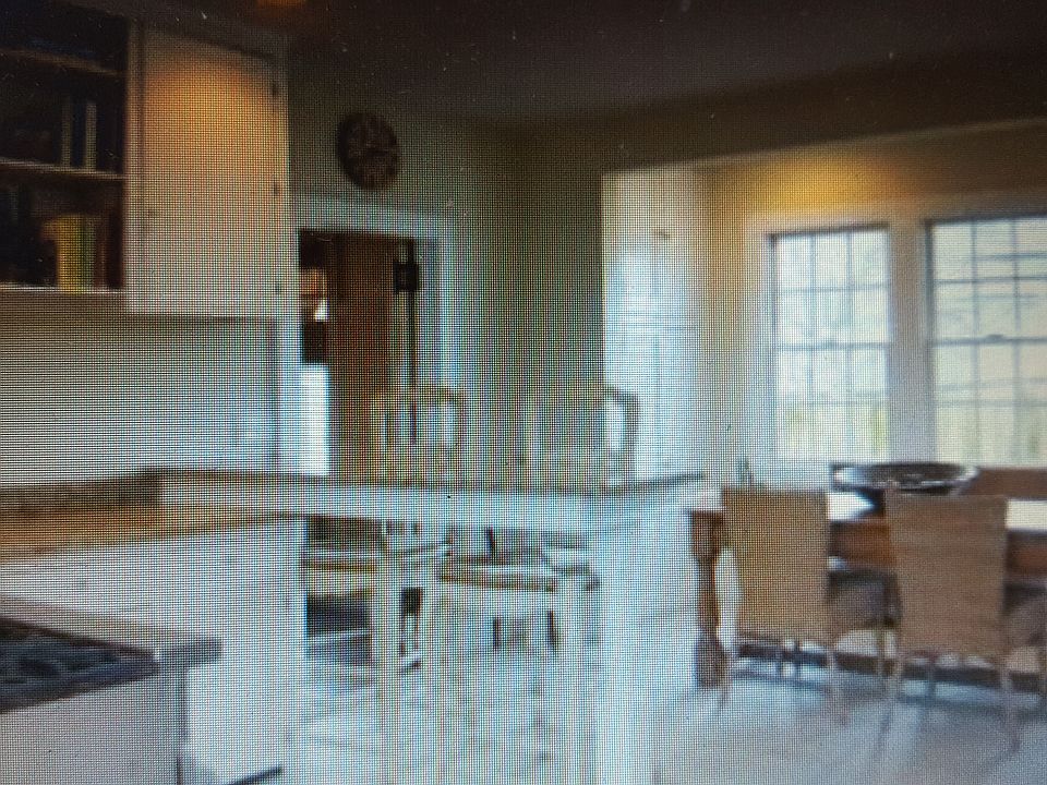 2nd image of 110 Kay Street Summer House