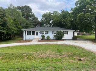 122 Cloverdale Dr, Boiling Springs, SC 29316