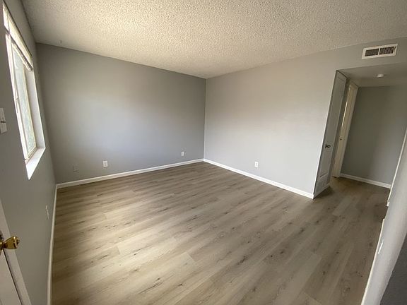 3rd image of 320 Vermont St NE #3