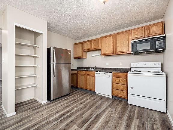2nd image of 4853 Charlton Ct