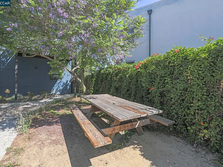 1325 Hopkins St — Photo 27