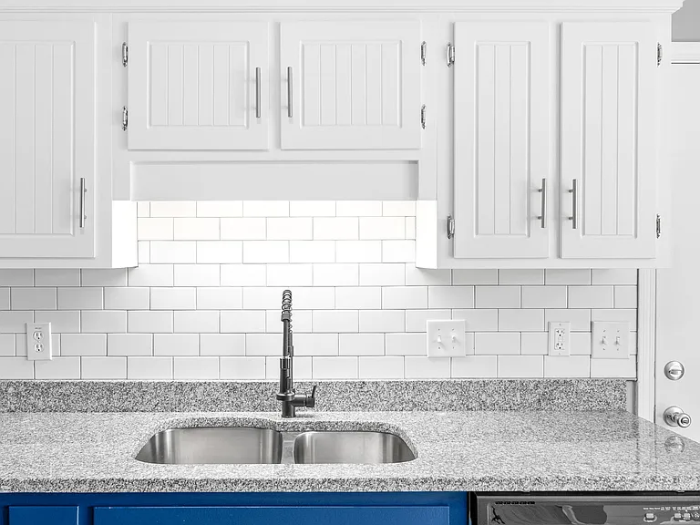 830 Iris Ln — Photo 12