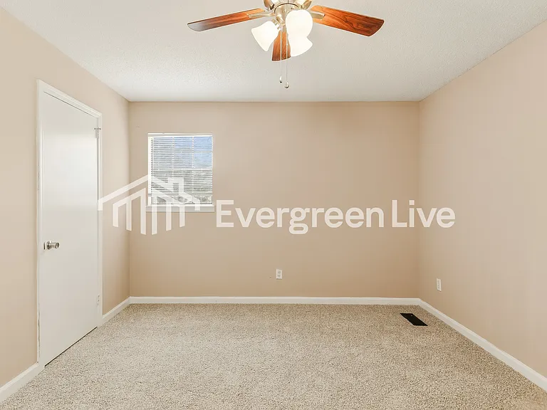 5246 Briarwood Cir — Photo 12