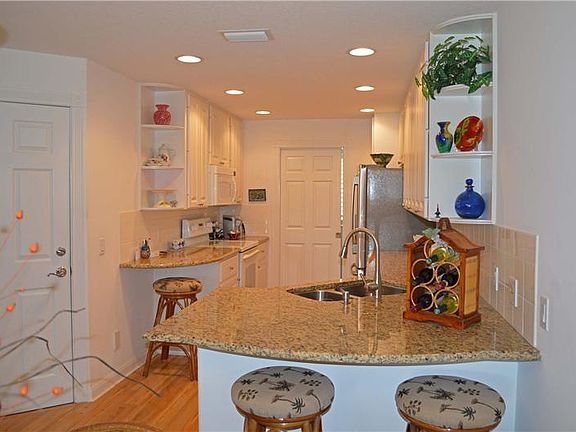 4th image of 7604 Bergamo Ave