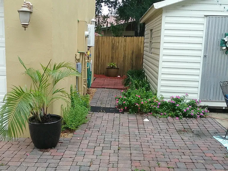 Path to apartment