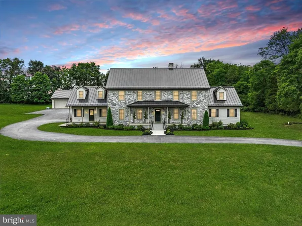 160 Vida Ln, Dover, PA 17315