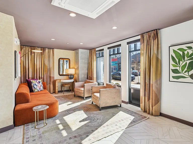 Link Apartments Broad Ave — Photo 6