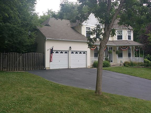 2nd image of 40 Dark Leaf Dr