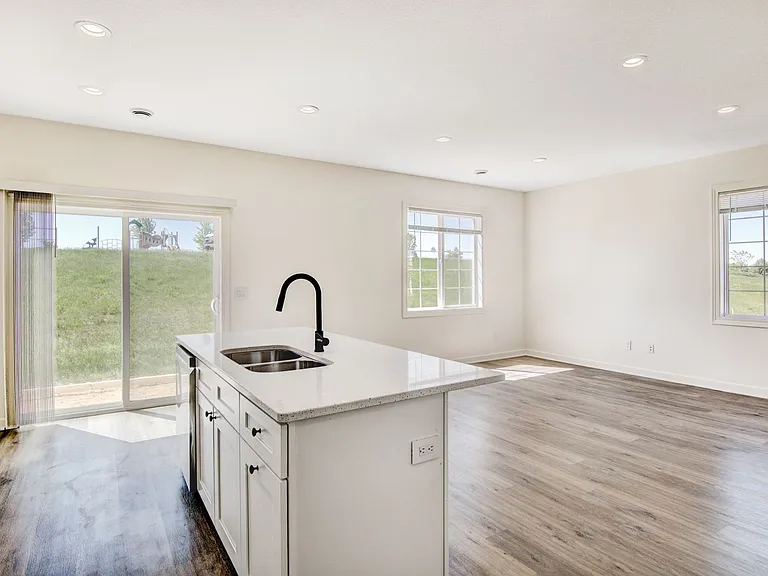 2460 Cedarwood Ln — Photo 6