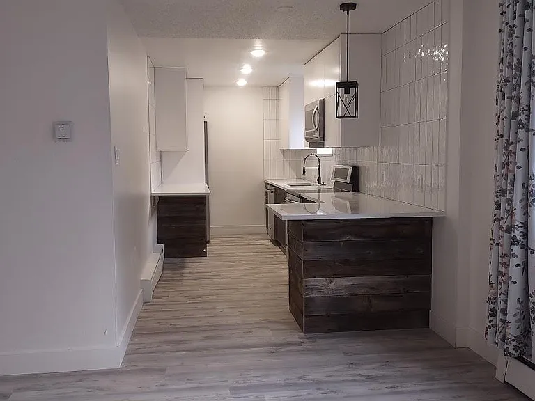 1243 N Washington St #208 — Photo 3