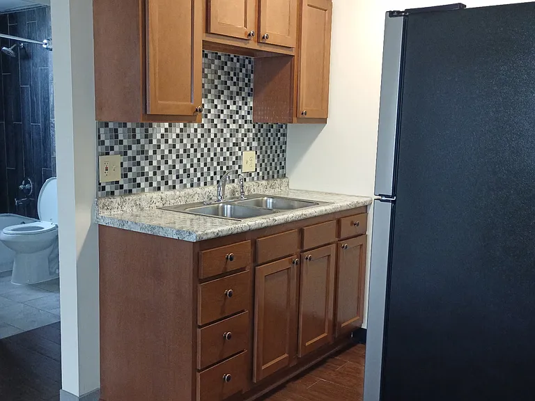 4655 Hamilton Ave #9 — Photo 4