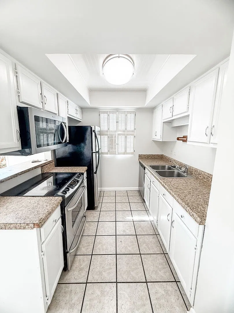 Updated and spacious 3 bedroom 2.5 bath condo in the Bearden/Rocky Hill area — Photo 1