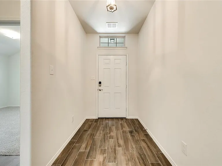 1029 N Churchill Dr — Photo 1