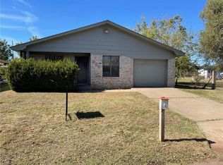 504 N 1st St, Clinton, OK 73601