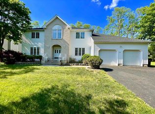 22 Lotus Ct, Ocean, NJ 07712