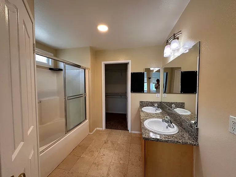 3987 Kenmore Ave — Photo 10