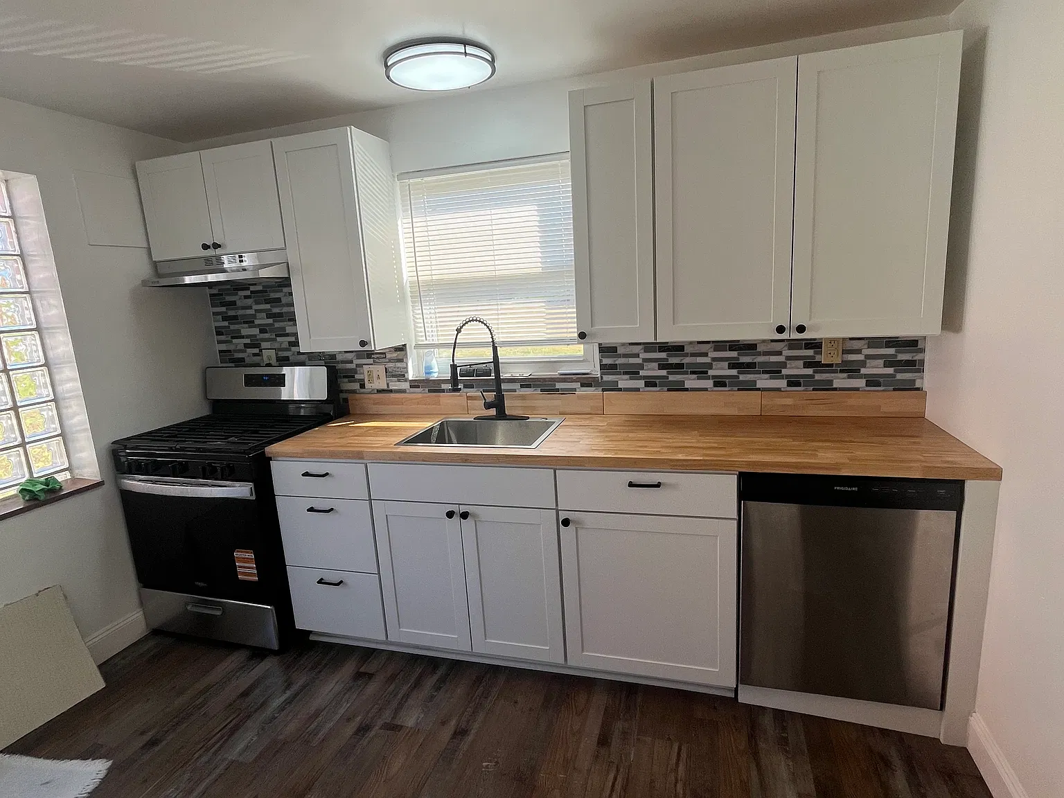 2214 Duchess Ave — Photo 3