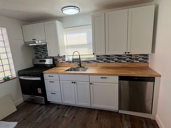 3rd image of 2214 Duchess Ave