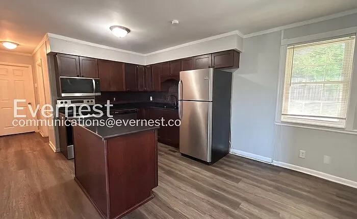 404 Dabney Dr — Photo 5
