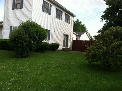 3rd image of 215 W Marietta St