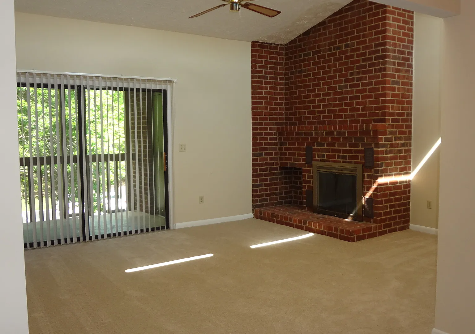 2 bed, 980 sqft, $1,350 — Photo 2